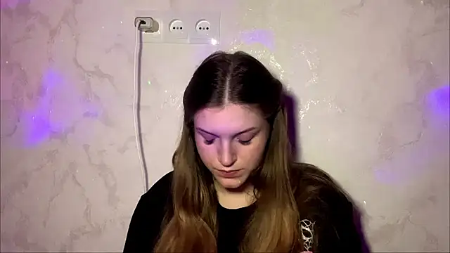 Dellya_Cute снимок онлайн-комнаты на Stripchat