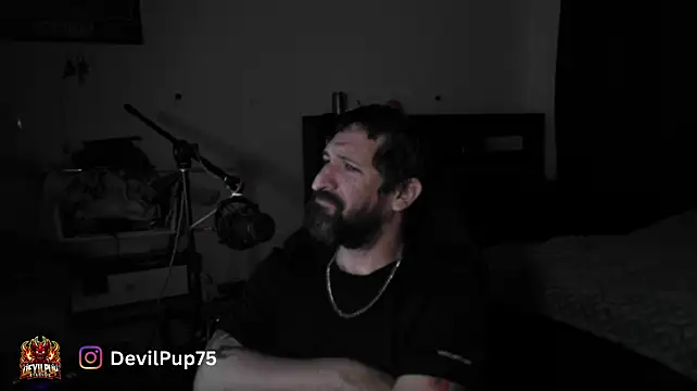 DevilPup75_ Momentaufnahme des Live-Raums auf Stripchat