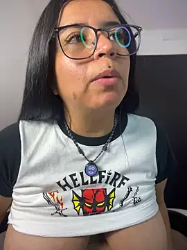 Devilsweet17 momentopname van live room op Stripchat