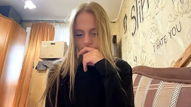 DollieMuhn Momentaufnahme des Live-Raums auf Stripchat