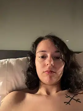 DominanteBeauty live room snapshot on Stripchat