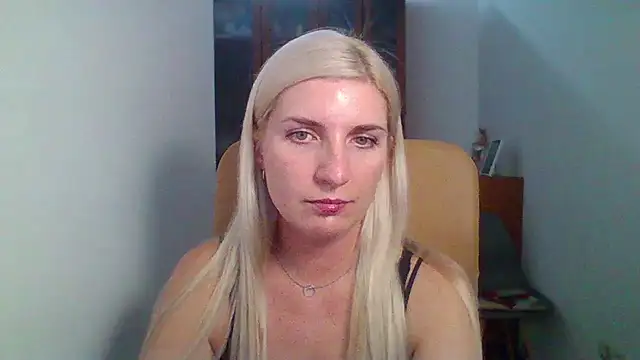 Dream_Velour live room snapshot on Stripchat