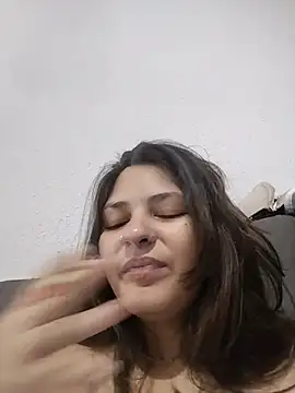 DudaCruz captura da sala ao vivo na Stripchat