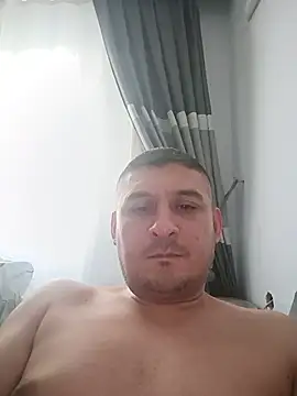 Edoooovv live room snapshot on Stripchat