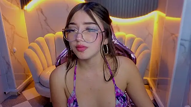 Eidelin_b снимок онлайн-комнаты на Stripchat