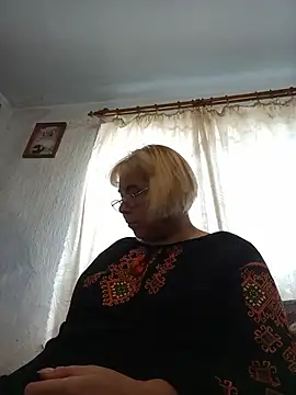Elena_Beautiful784 live room snapshot on Stripchat