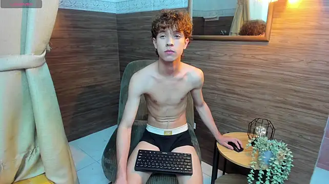 Eliosuff снимок онлайн-комнаты на Stripchat