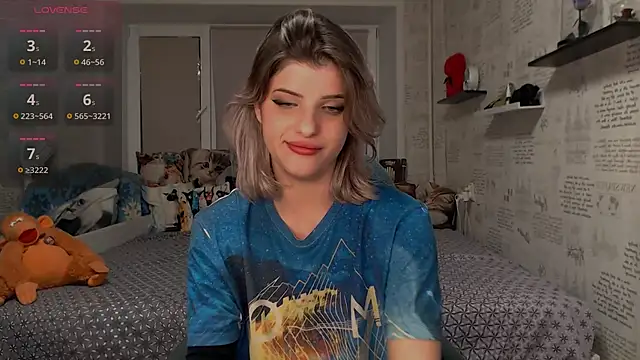 ElisFlower live room snapshot on Stripchat