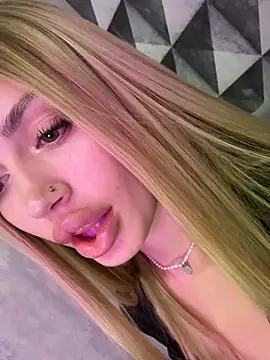 Elizabeth_Tay momentopname van live room op Stripchat