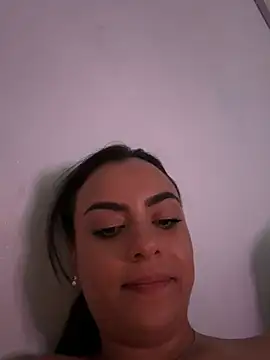 Elyza_Ibarra momentopname van live room op Stripchat