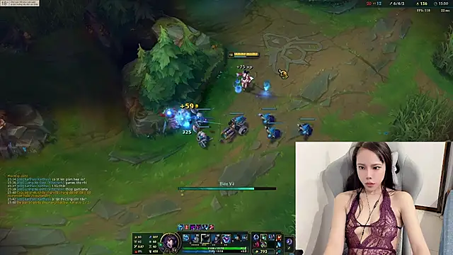 Ember2k Momentaufnahme des Live-Raums auf Stripchat