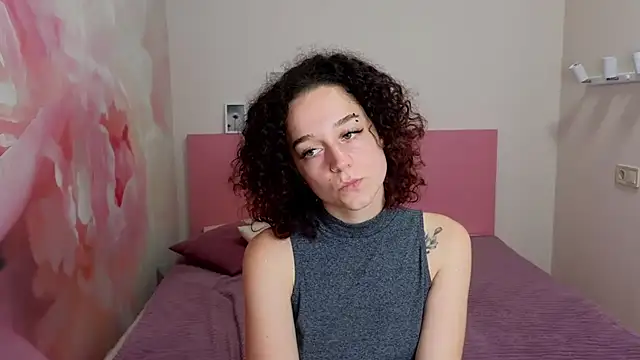 EmiliaMilsi captura de la sala en vivo en Stripchat