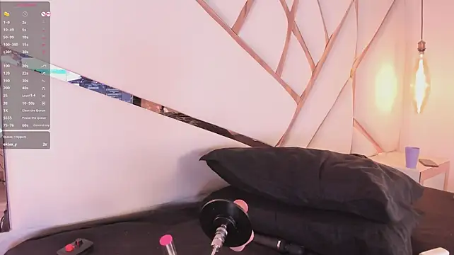 Emilia_Carrintong live room snapshot on Stripchat