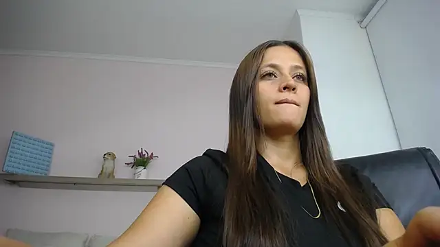 Emilia__03 captura de la sala en vivo en Stripchat