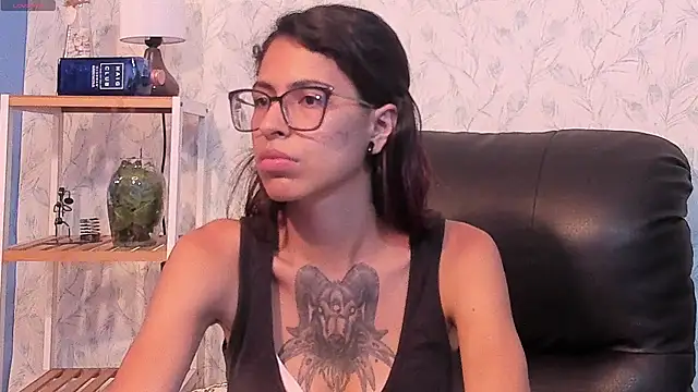 Emily_Lopera Momentaufnahme des Live-Raums auf Stripchat