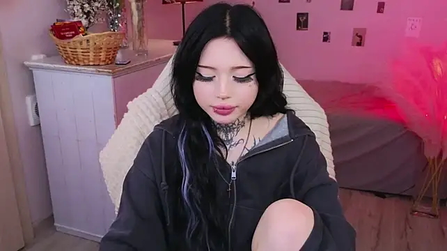 Emma_Kirks live room snapshot on Stripchat