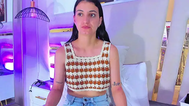 Emy-Ferrer live room snapshot on Stripchat