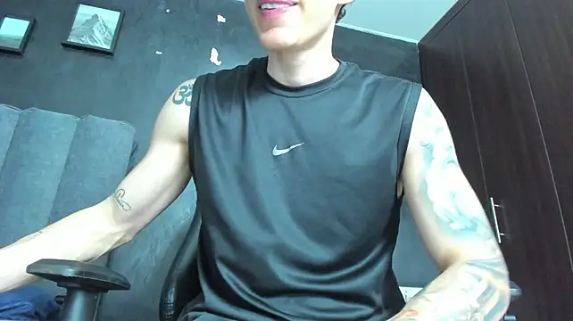 Enzo_Maserati Momentaufnahme des Live-Raums auf Stripchat