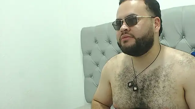 Enzo_WIld live room snapshot on Stripchat