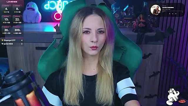 Eva_Kit live room snapshot on Stripchat