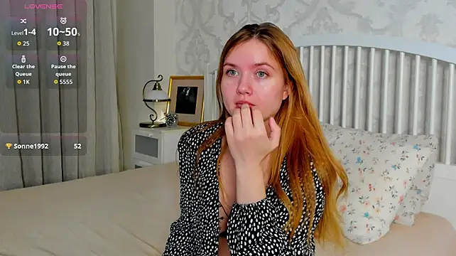 Eva__luv live room snapshot on Stripchat