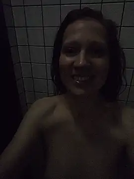 Exhibitionsplit live room snapshot on Stripchat