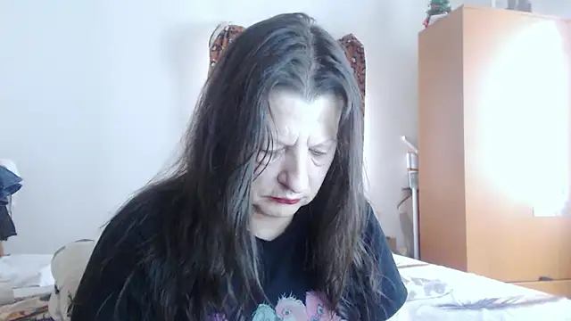 ExtasyMature live room snapshot on Stripchat