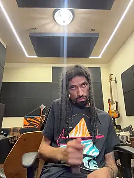 FavelaDaddyCum live room snapshot on Stripchat