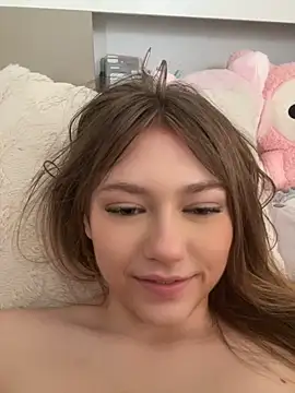 Finally18Cicii Momentaufnahme des Live-Raums auf Stripchat