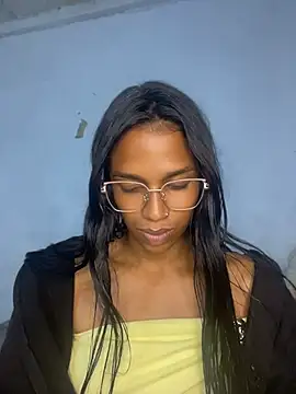 FlorSalvaje_ live room snapshot on Stripchat