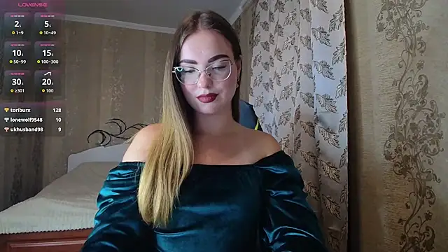 Flora_kisss Momentaufnahme des Live-Raums auf Stripchat