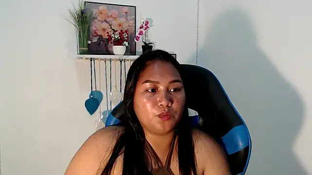 Fluff_girl live room snapshot on Stripchat