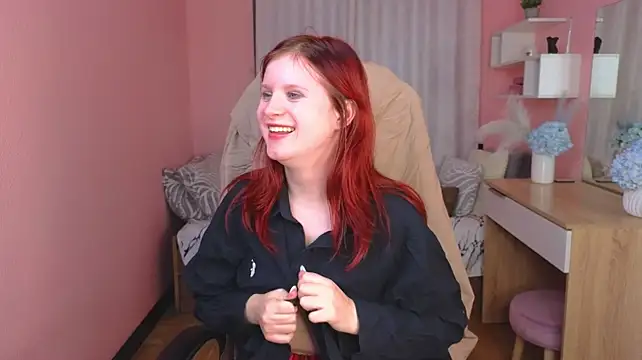 Fox__Cute live room snapshot on Stripchat