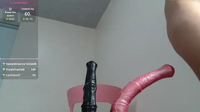 Full_Fist live room snapshot on Stripchat