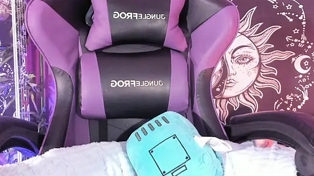 Gaia_Gatex снимок онлайн-комнаты на Stripchat
