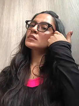 Gia_Mazzon captura de la sala en vivo en Stripchat