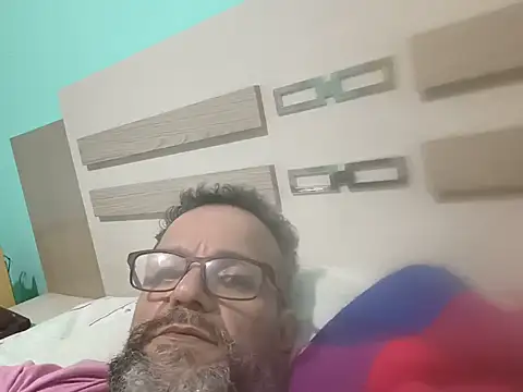 GiganticDot71 снимок онлайн-комнаты на Stripchat