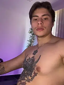 Giordano_Russo captura da sala ao vivo na Stripchat