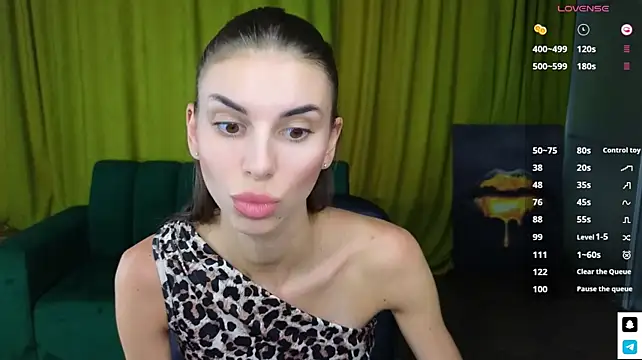 GracefulDoll live room snapshot on Stripchat