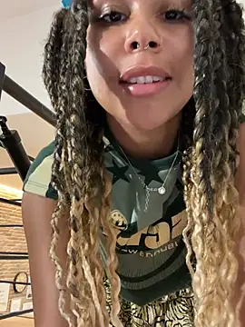 HaileyDiana снимок онлайн-комнаты на Stripchat