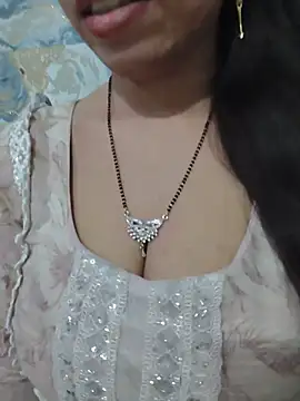 Haniya-143 momentopname van live room op Stripchat