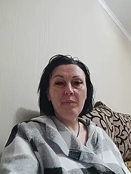 HelgaDennis Momentaufnahme des Live-Raums auf Stripchat