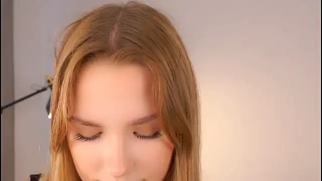 HellenSenny live room snapshot on Stripchat