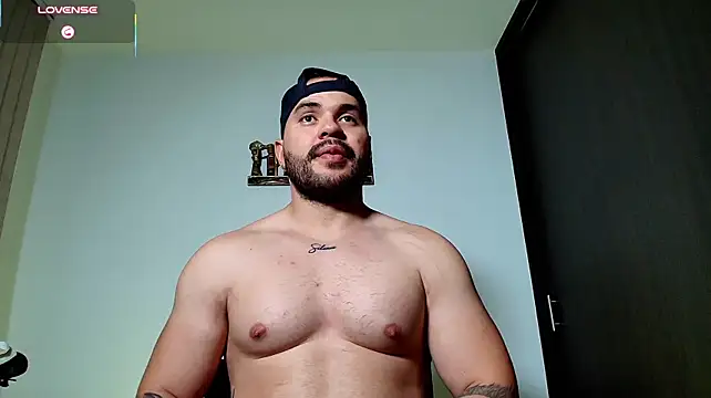 Hershell_XXL momentopname van live room op Stripchat