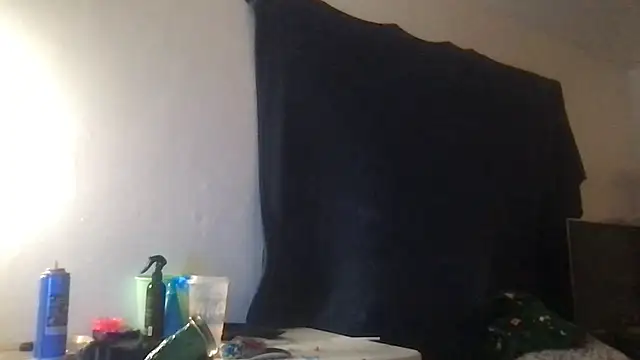 HighOffCandy live room snapshot on Stripchat