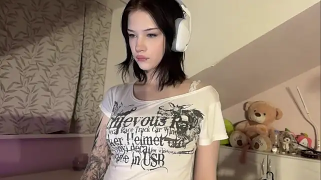 HollieMadrueno captura de la sala en vivo en Stripchat