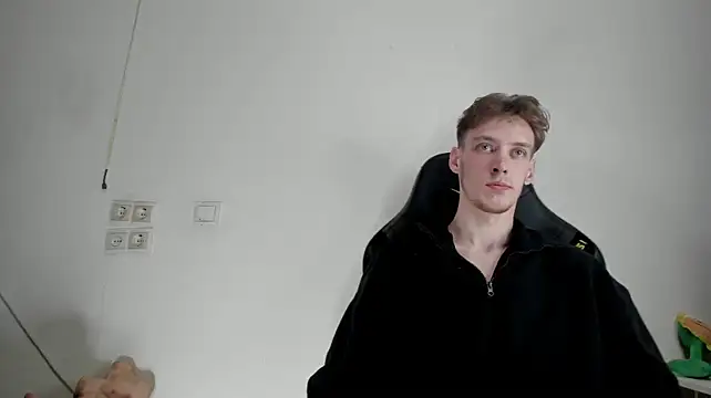 Holy_Master снимок онлайн-комнаты на Stripchat