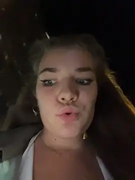 Holy_Tereza live room snapshot on Stripchat