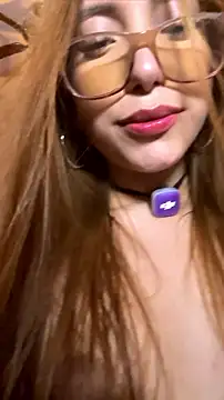 HoneyAndFlowers21 live room snapshot on Stripchat