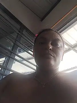 Horny-Mommy-Dirty live room snapshot on Stripchat